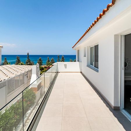 Beach Front Aqua Marina By Ezoria Villas Paralimni Esterno foto
