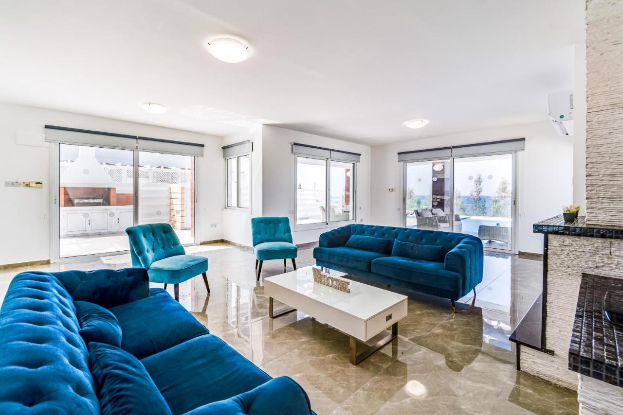 Beach Front Aqua Marina By Ezoria Villas Paralimni Esterno foto