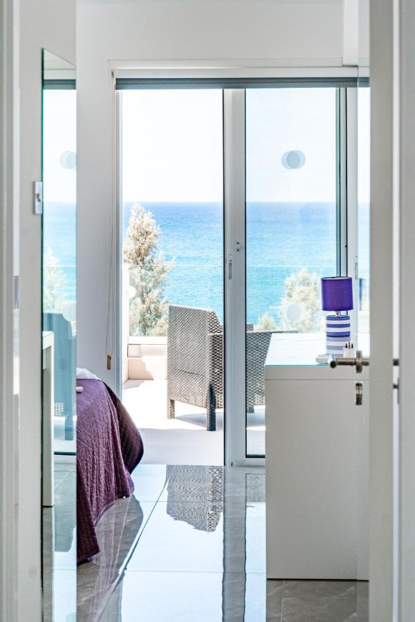 Beach Front Aqua Marina By Ezoria Villas Paralimni Esterno foto