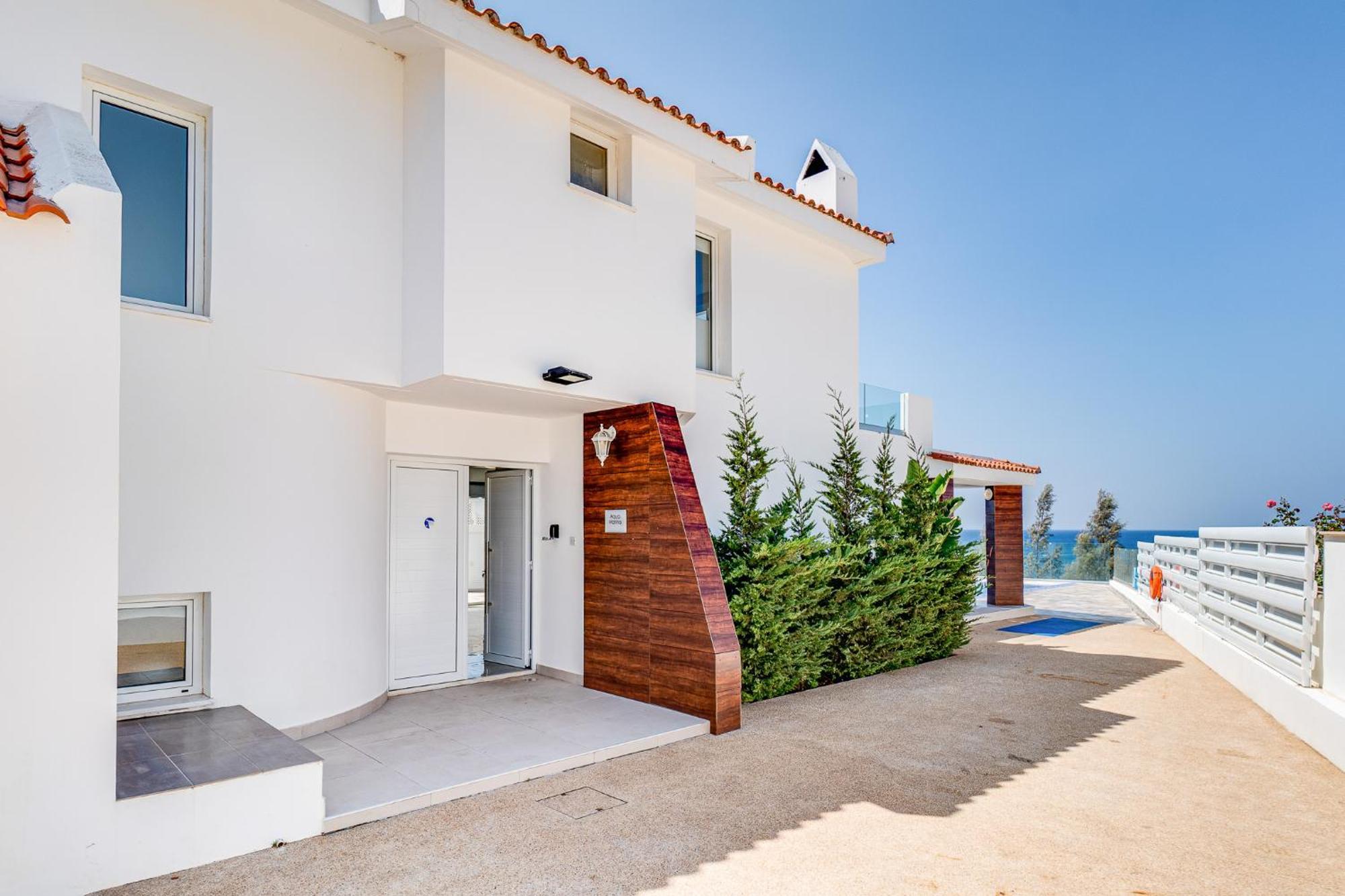 Beach Front Aqua Marina By Ezoria Villas Paralimni Esterno foto