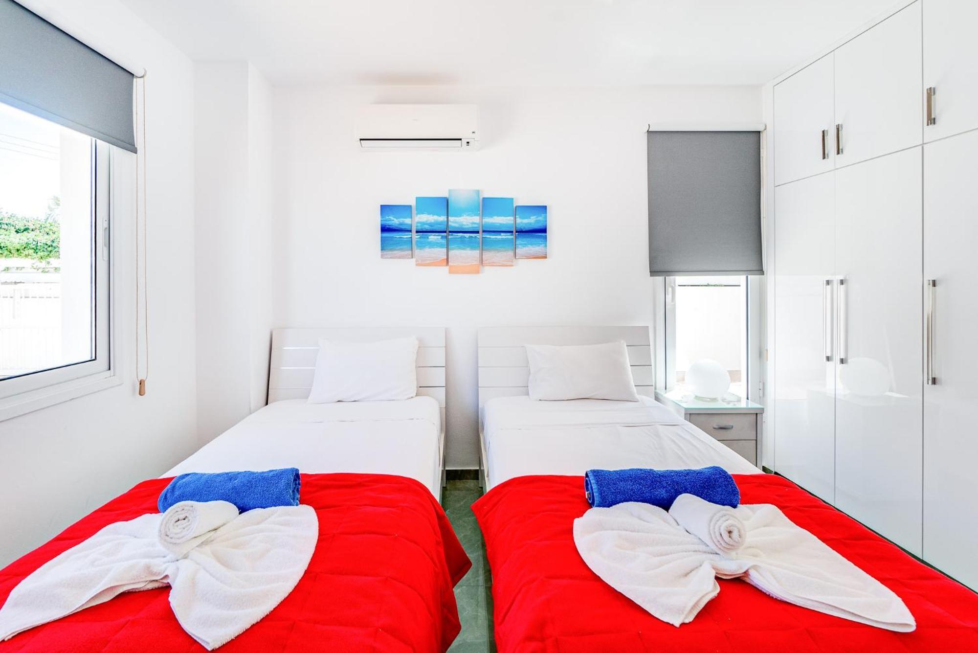 Beach Front Aqua Marina By Ezoria Villas Paralimni Esterno foto