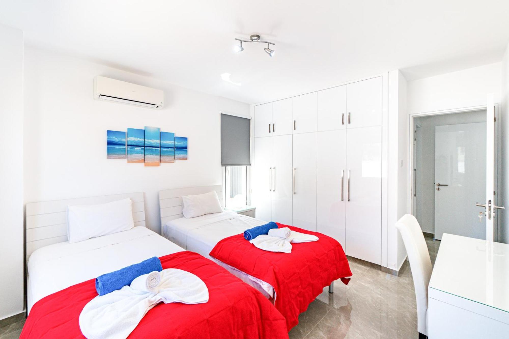 Beach Front Aqua Marina By Ezoria Villas Paralimni Esterno foto