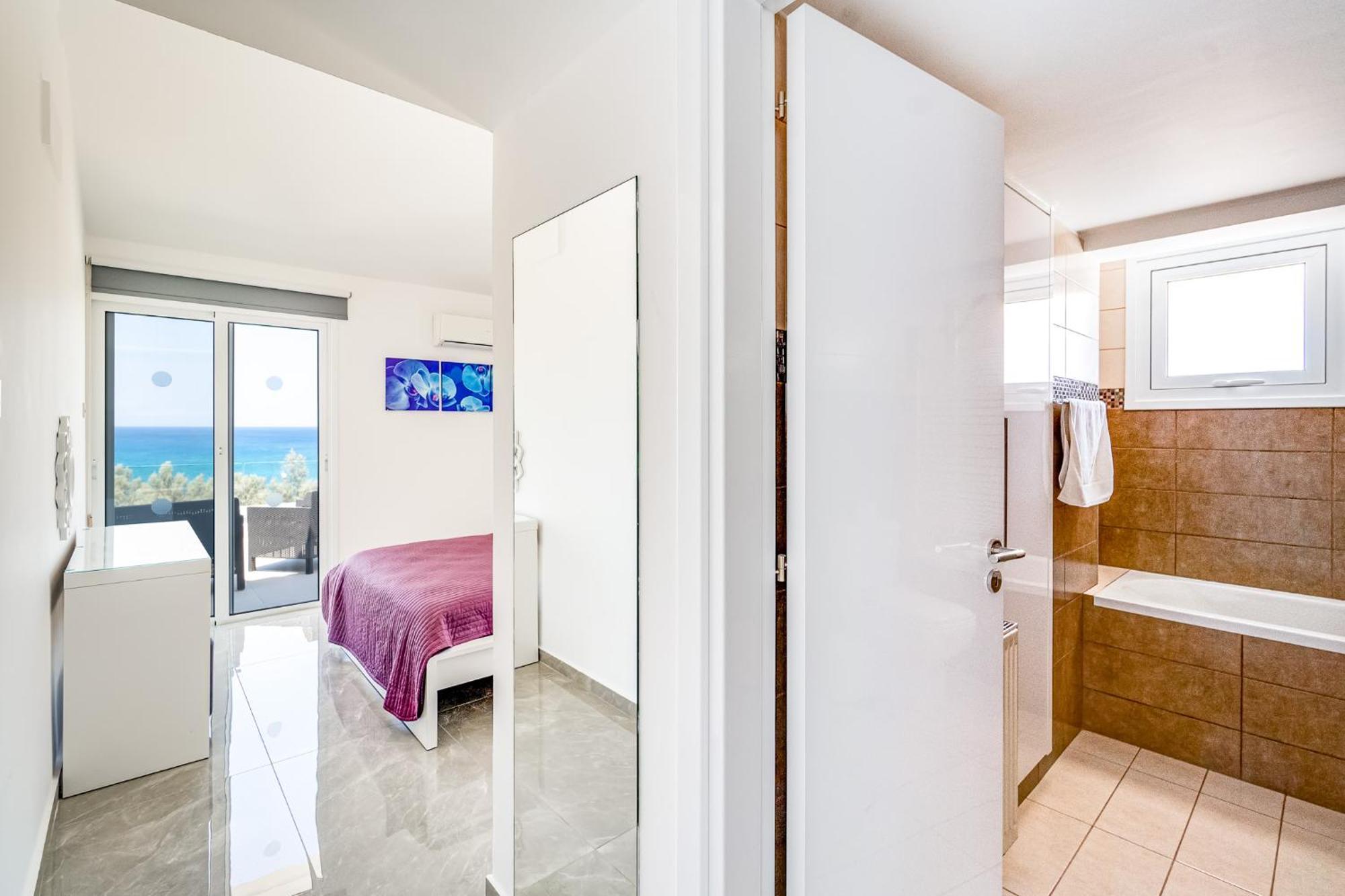 Beach Front Aqua Marina By Ezoria Villas Paralimni Esterno foto
